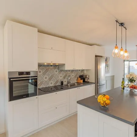 Apartamento Bella Lux With Jacuzzi, Grill & Garden
