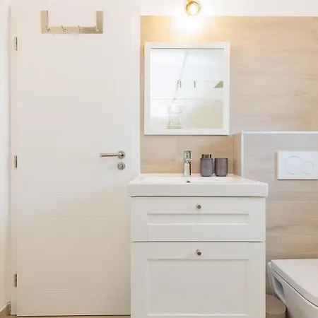 Bella Lux With Jacuzzi, Grill & Garden * 자다르