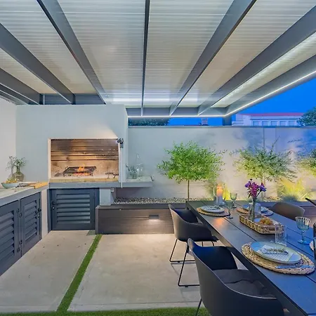 Bella Lux With Jacuzzi, Grill & Garden * 자다르