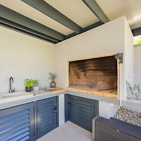 Bella Lux With Jacuzzi, Grill & Garden 자다르