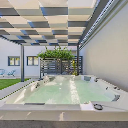 Bella Lux With Jacuzzi, Grill & Garden * 자다르