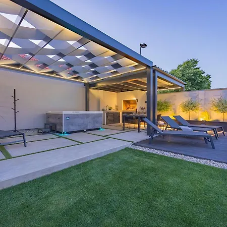 Apartamento Bella Lux With Jacuzzi, Grill & Garden