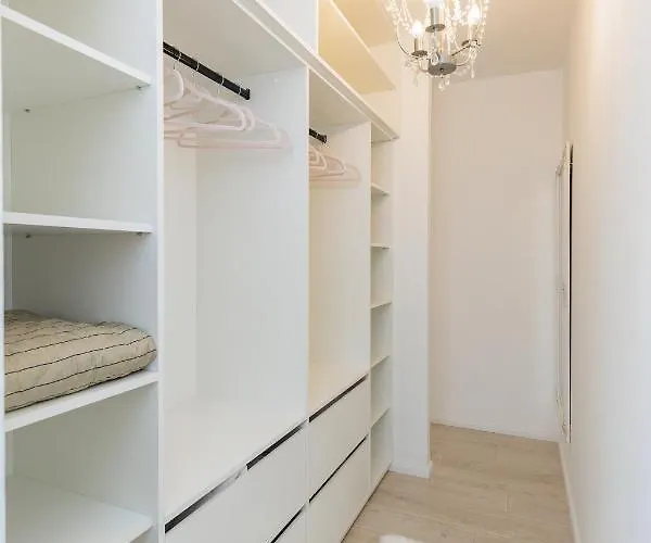 Bella Lux With Jacuzzi, Grill & Garden *