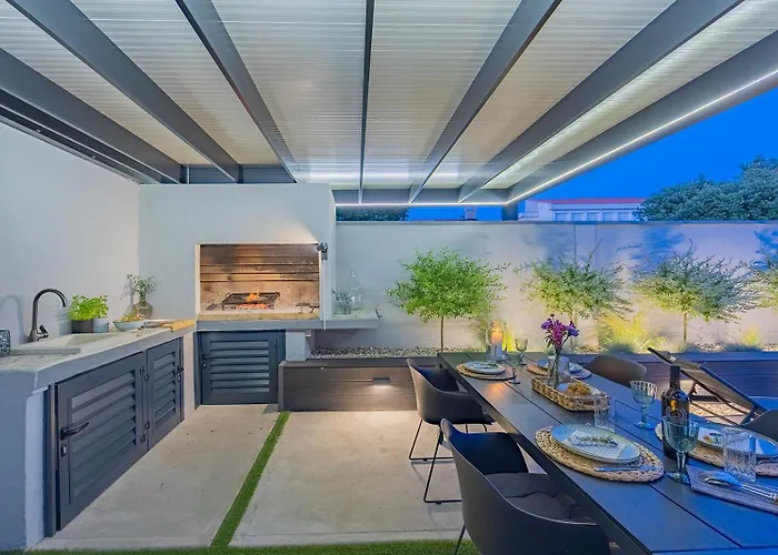 Bella Lux With Jacuzzi, Grill & Garden * 扎达尔