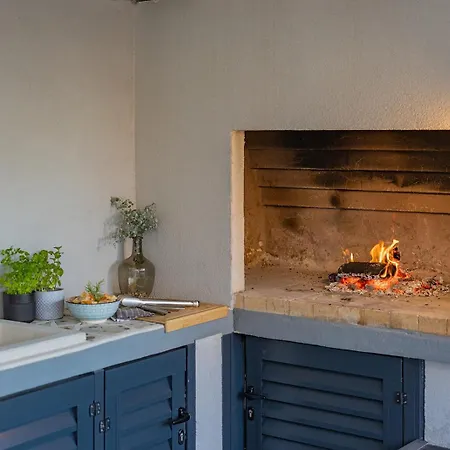 Lägenhet Bella Lux With Jacuzzi, Grill & Garden