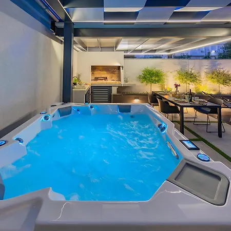 Bella Lux With Jacuzzi, Grill & Garden Lägenhet *