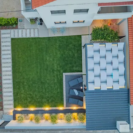 Bella Lux With Jacuzzi, Grill & Garden