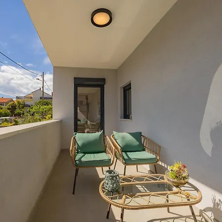 Bella Lux With Jacuzzi, Grill & Garden