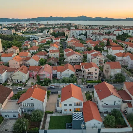 Lägenhet Bella Lux With Jacuzzi, Grill & Garden *