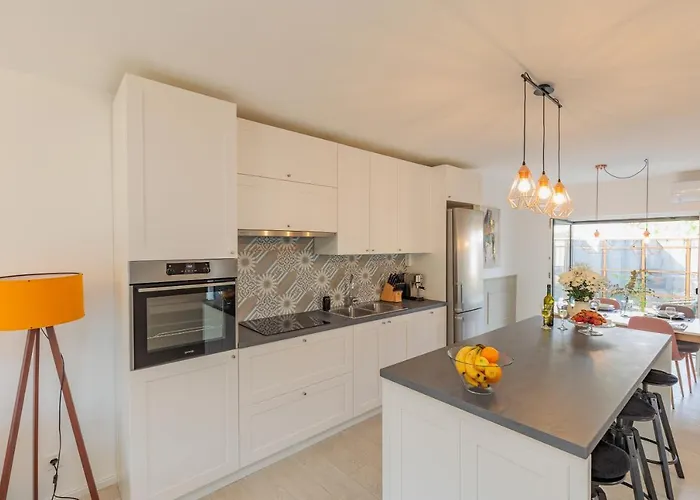 Lägenhet Bella Lux With Jacuzzi, Grill & Garden