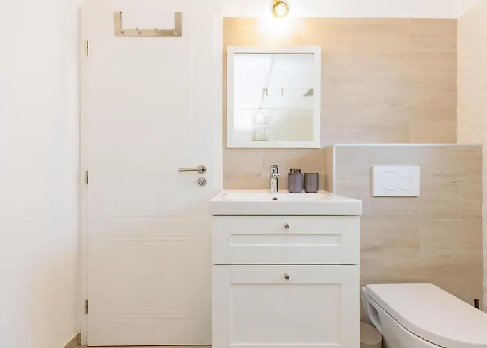 Bella Lux With Jacuzzi, Grill & Garden * Zadar