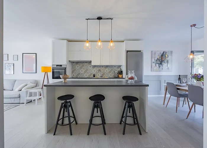 Bella Lux With Jacuzzi, Grill & Garden