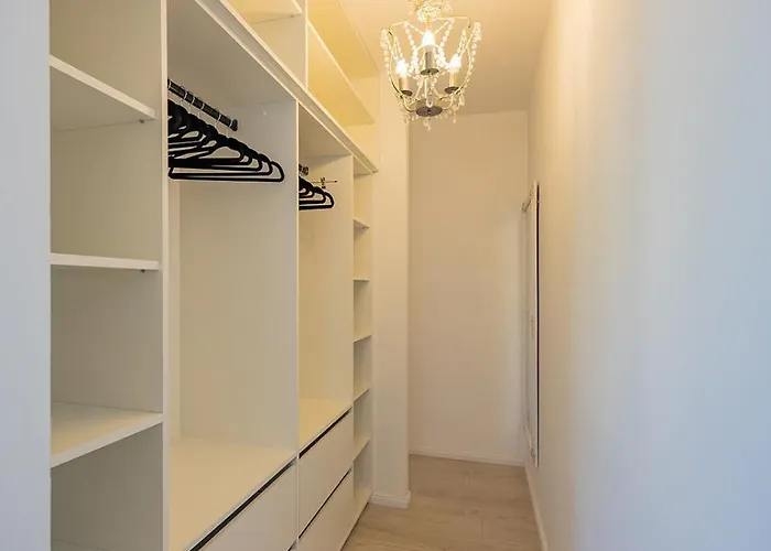 Bella Lux With Jacuzzi, Grill & Garden Lägenhet