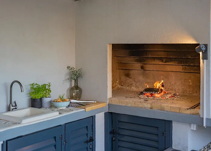 Lägenhet Bella Lux With Jacuzzi, Grill & Garden