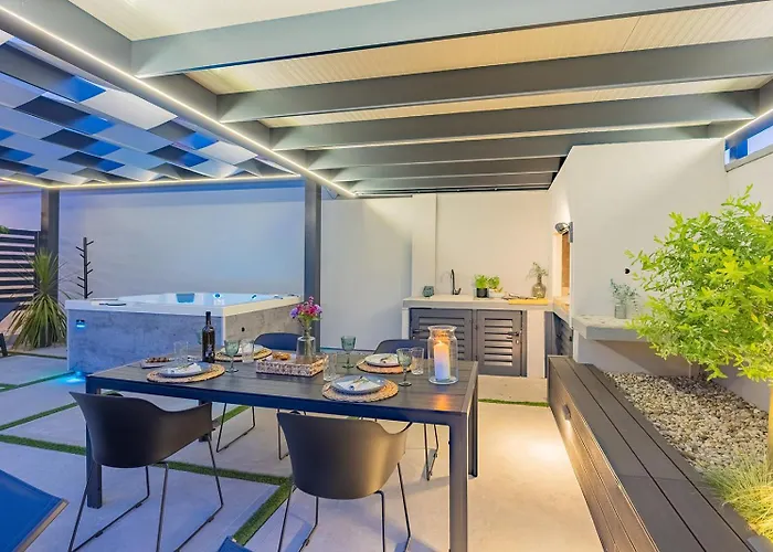 Bella Lux With Jacuzzi, Grill & Garden Lägenhet *