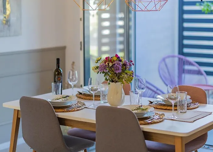 Bella Lux With Jacuzzi, Grill & Garden *