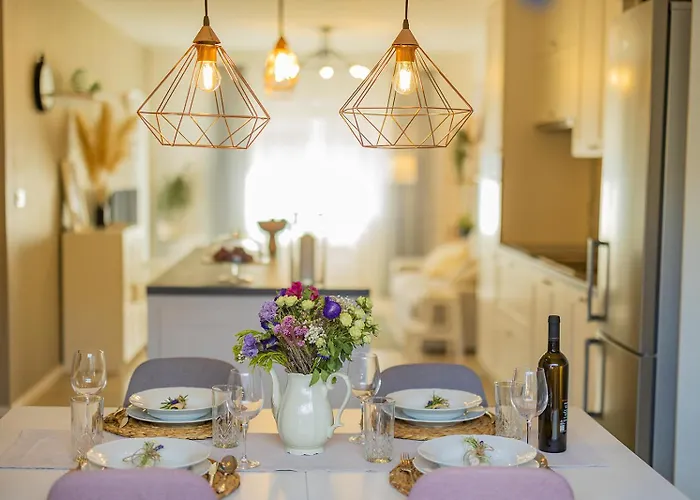 Bella Lux With Jacuzzi, Grill & Garden