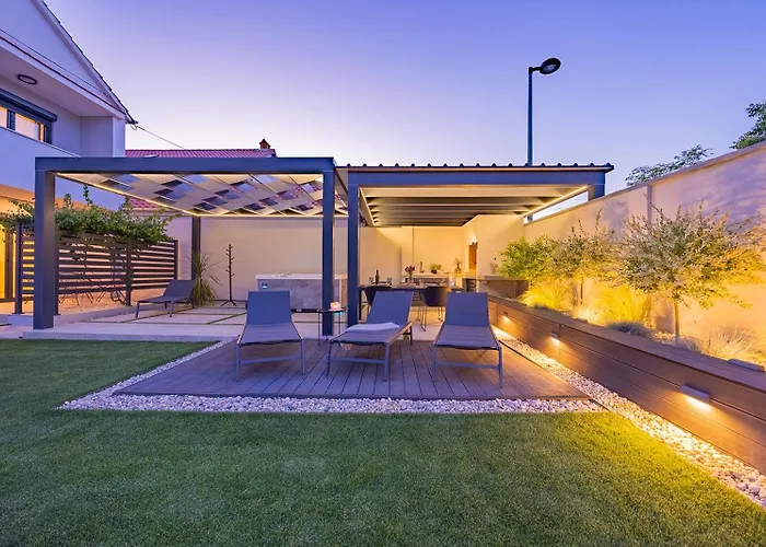 Lägenhet Bella Lux With Jacuzzi, Grill & Garden *