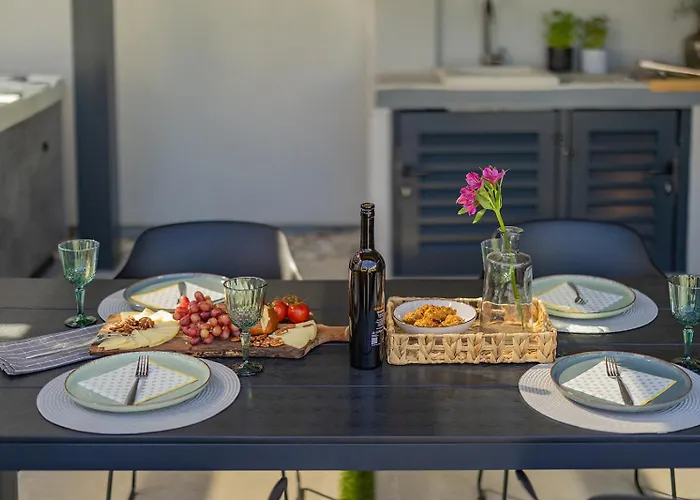 Bella Lux With Jacuzzi, Grill & Garden Lägenhet Zadar