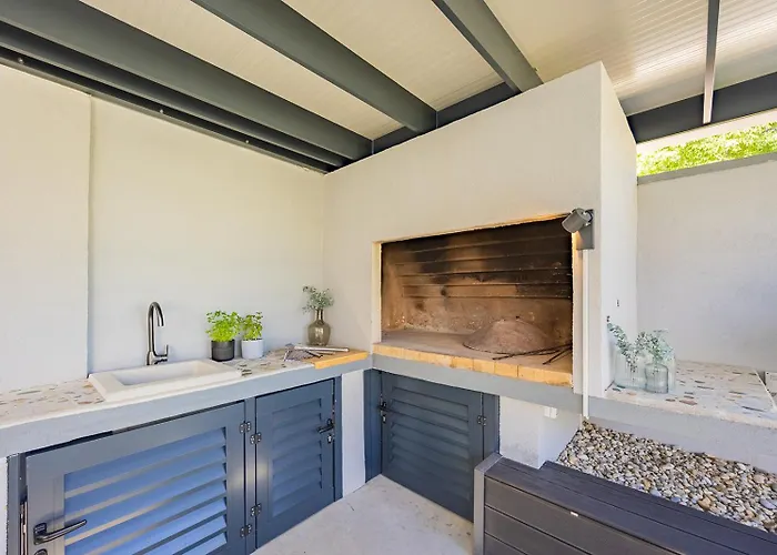 Bella Lux With Jacuzzi, Grill & Garden Zadar