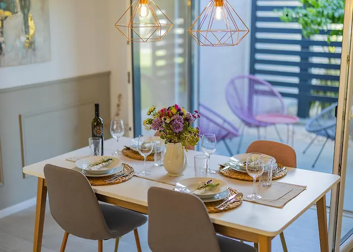 Bella Lux With Jacuzzi, Grill & Garden