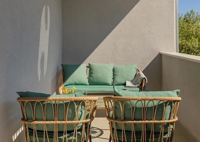 Bella Lux With Jacuzzi, Grill & Garden Апартаменты