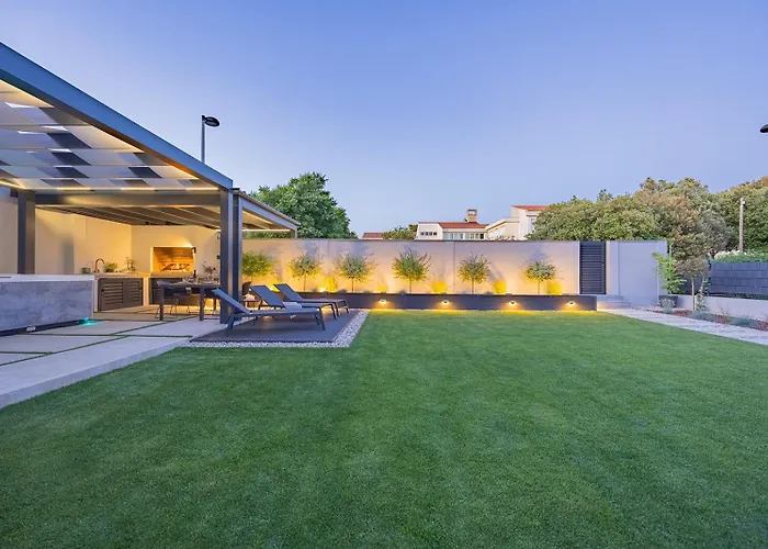 Bella Lux With Jacuzzi, Grill & Garden Lägenhet Zadar