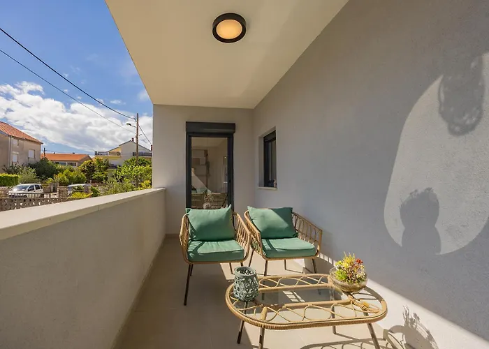 Bella Lux With Jacuzzi, Grill & Garden