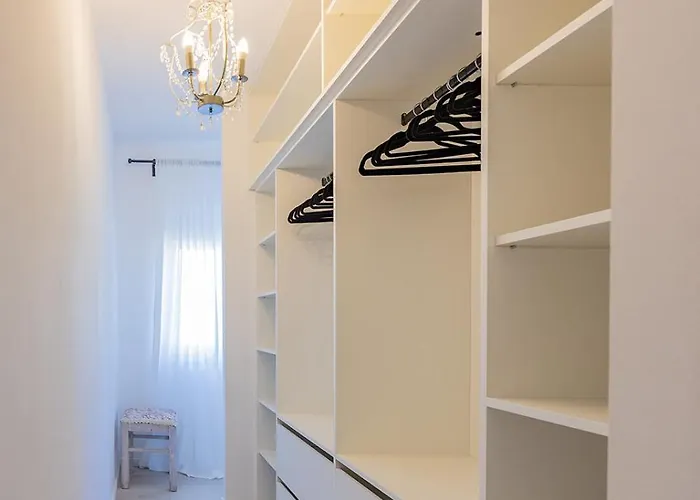 Bella Lux With Jacuzzi, Grill & Garden Lägenhet