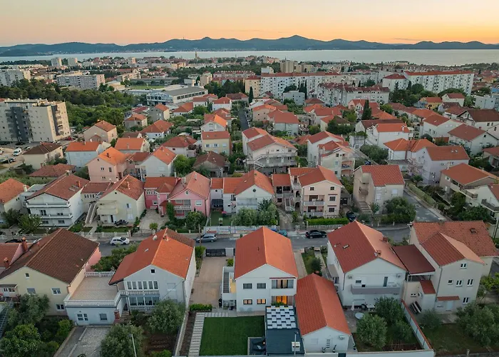 Lägenhet Bella Lux With Jacuzzi, Grill & Garden *