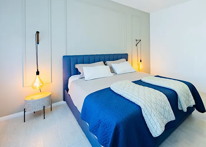 Bella Lux With Jacuzzi, Grill & Garden Lägenhet