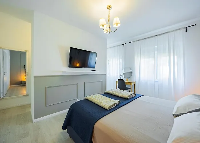 Bella Lux With Jacuzzi, Grill & Garden *